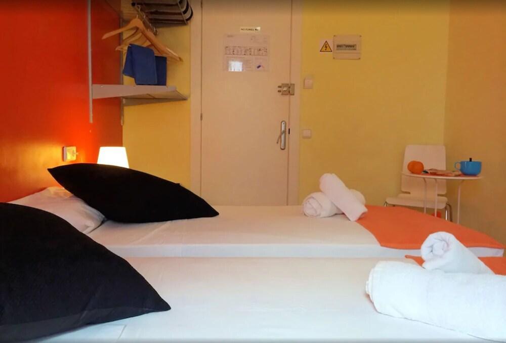 Barcelona City North Hostal Экстерьер фото