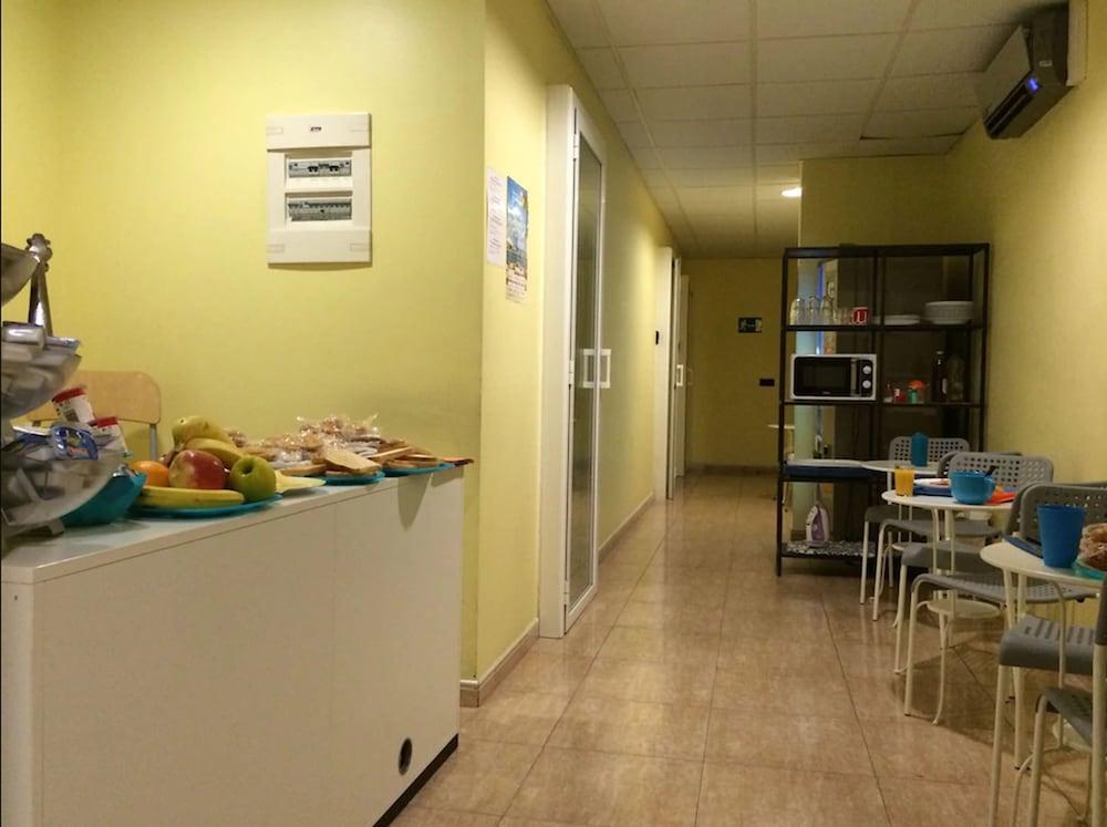 Barcelona City North Hostal Экстерьер фото
