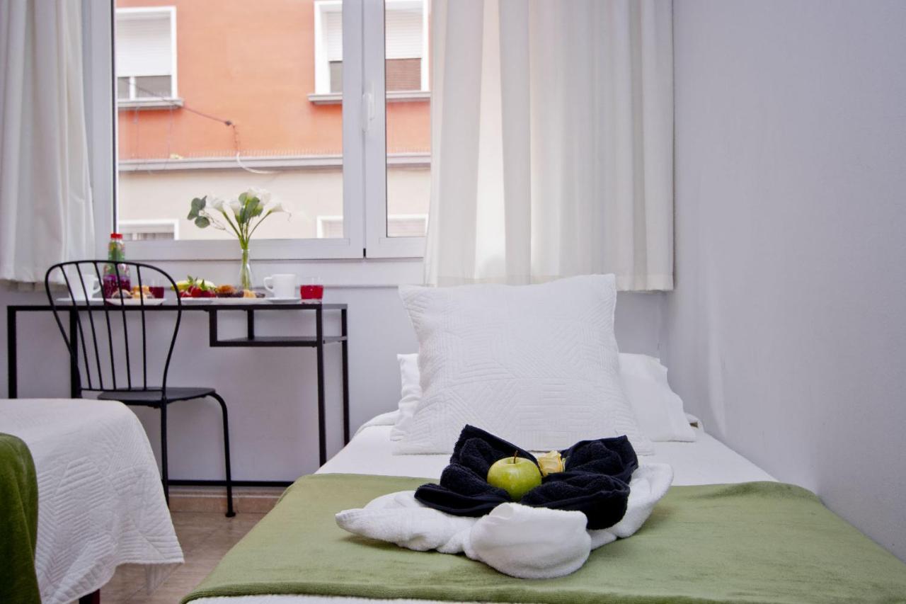 Barcelona City North Hostal Экстерьер фото