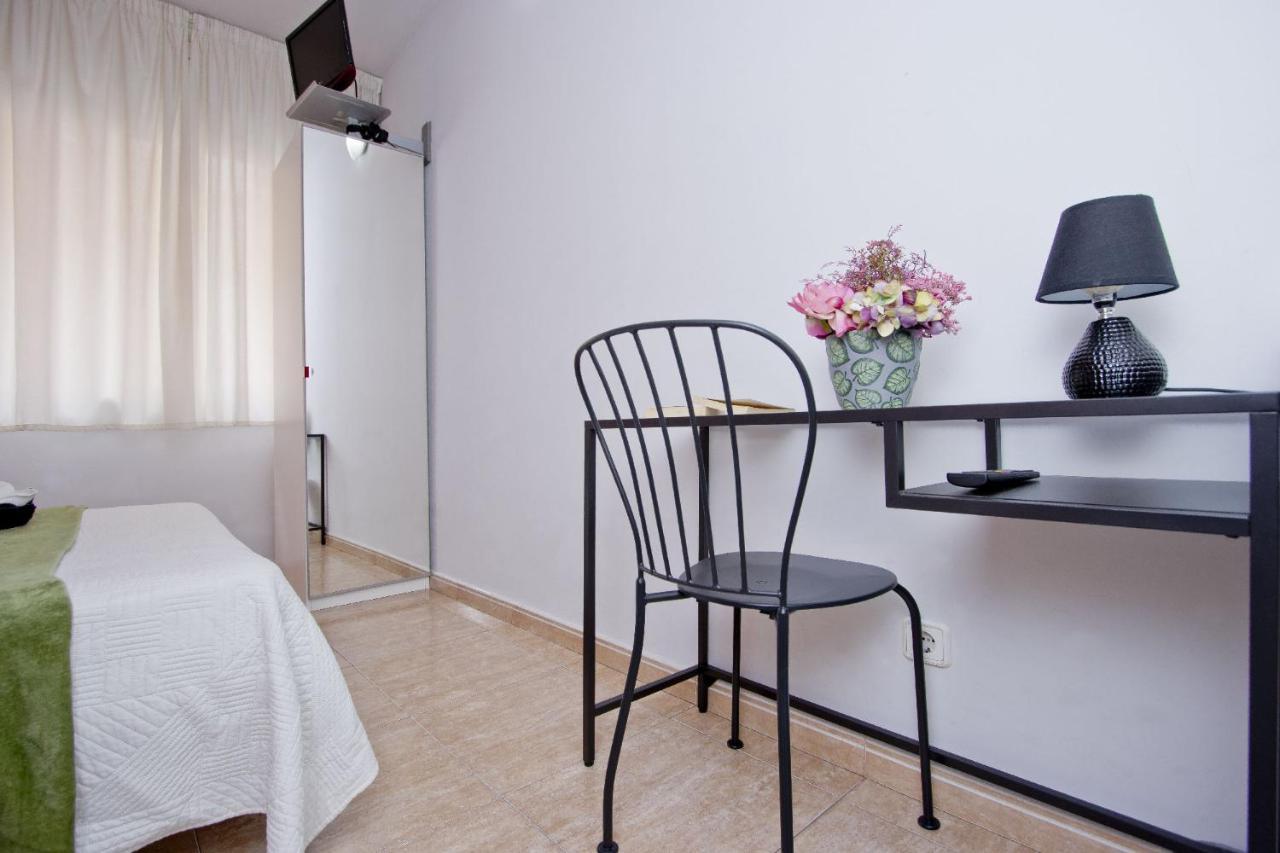 Barcelona City North Hostal Экстерьер фото