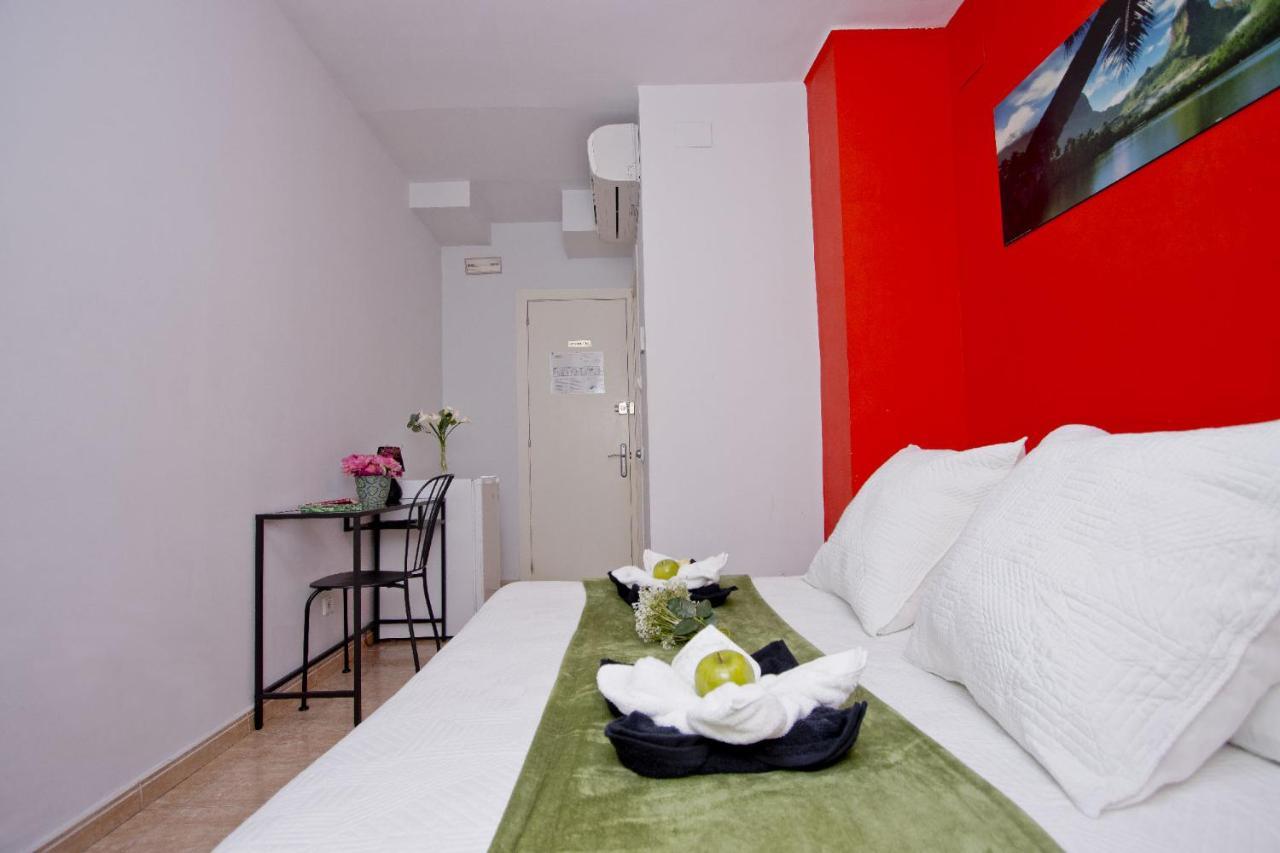 Barcelona City North Hostal Экстерьер фото