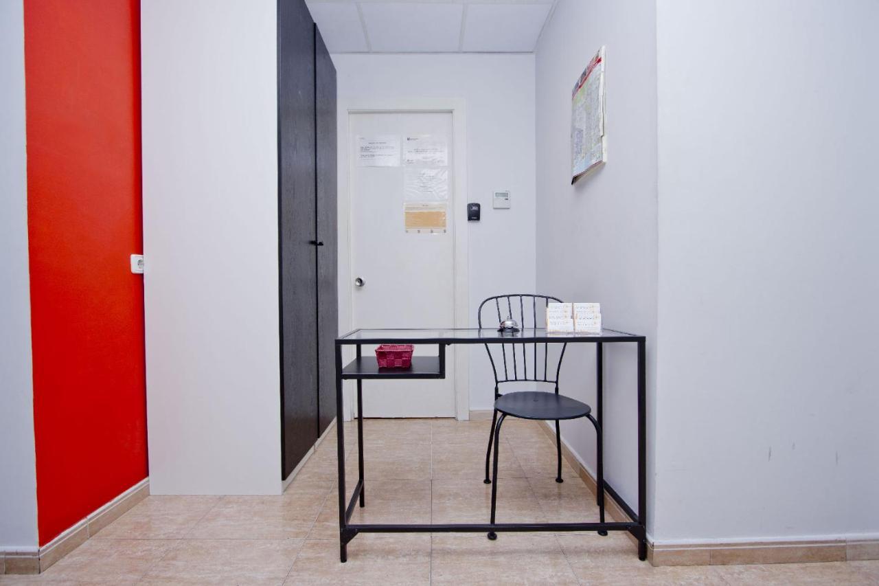 Barcelona City North Hostal Экстерьер фото