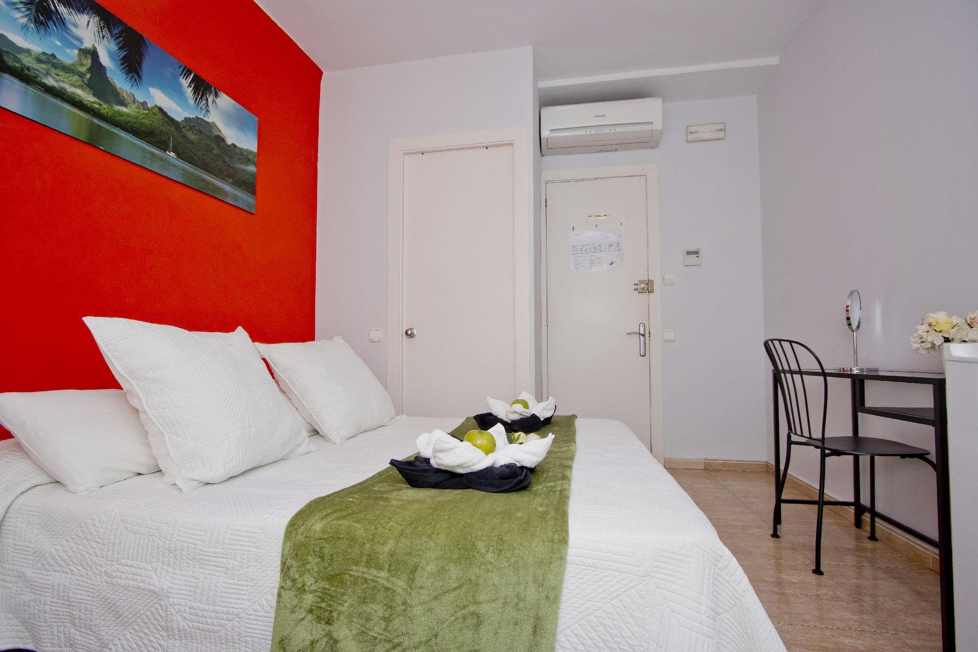 Barcelona City North Hostal Экстерьер фото